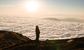 photo: ZC and the sea of clouds atop the Niubeishan mountain